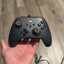 Xbox 1 Plug In Controller 