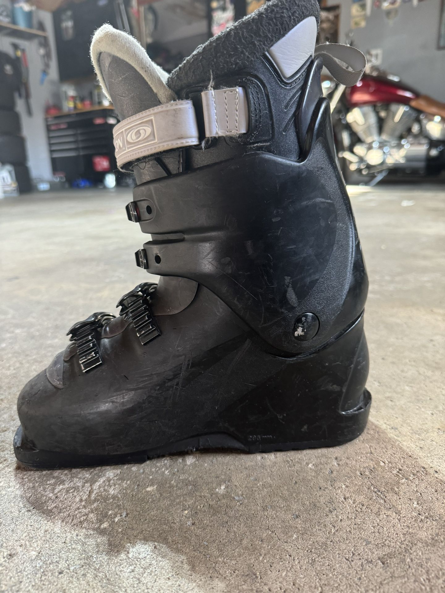 Salomon Women’s ski boots
