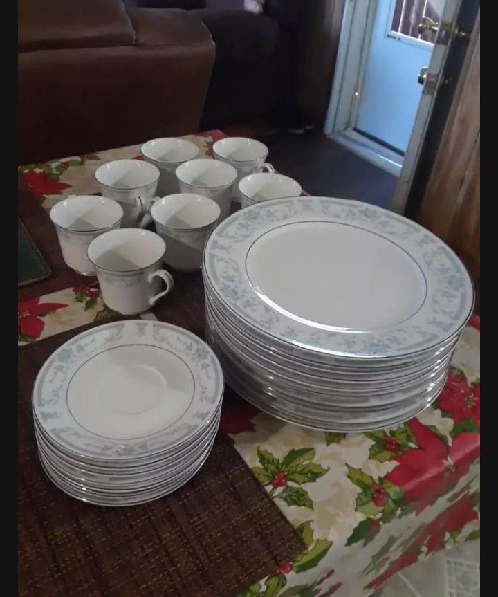 Sheffield Blue Whisper Fine China 25 Piece Dinner Ware In Excellent Condition No Chips Or Cracks, Just Being In My China Cabinet, 100. 