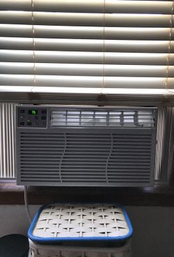 8000 BTU window unit with remote . Only used past 2 mos.
