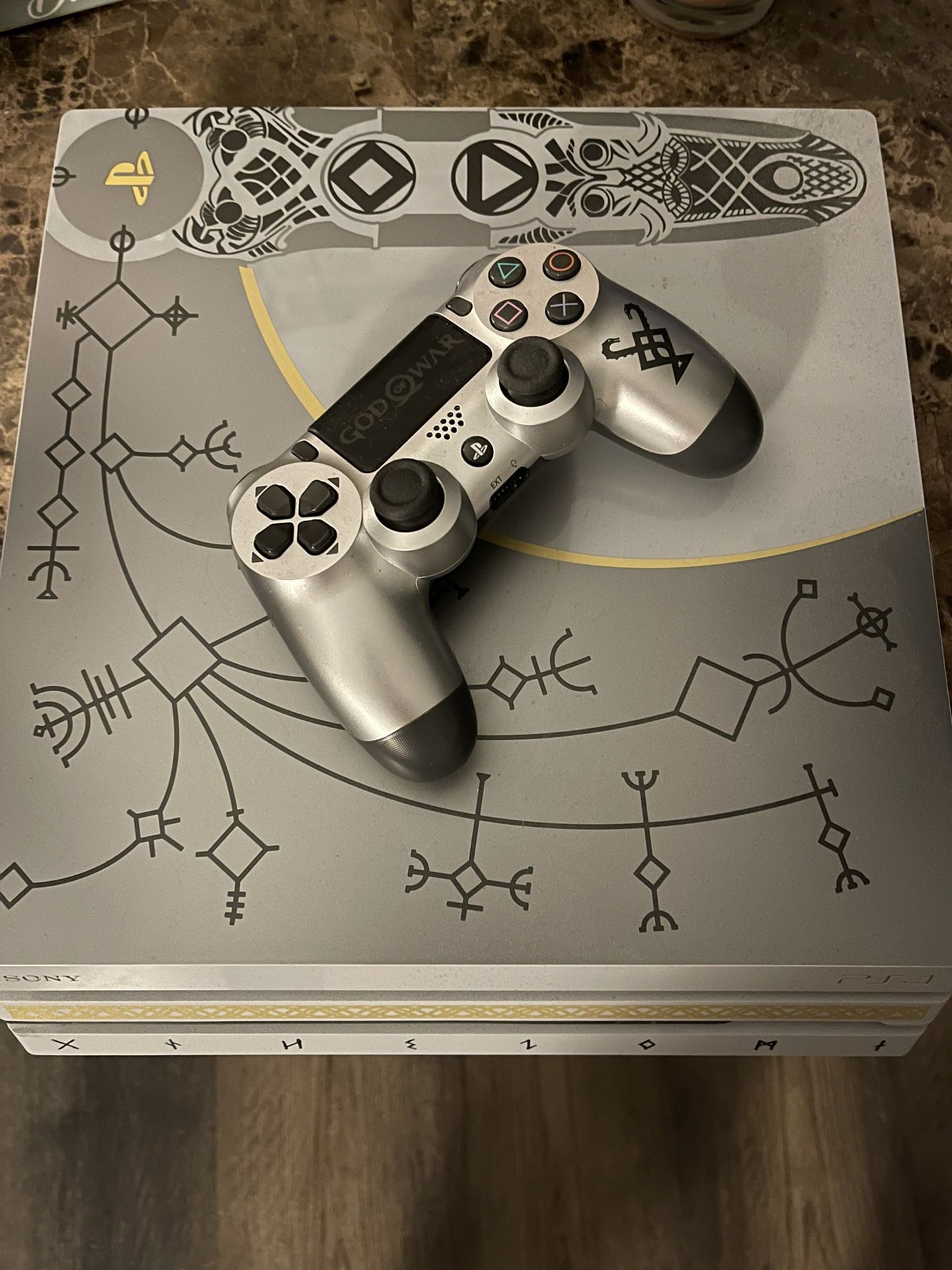 Sony PlayStation 4 Ps4 Pro 1TB God Of War Limited Edition Silver