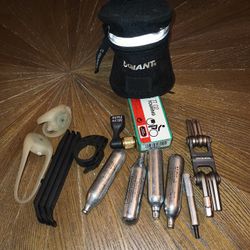 Giant Seat Post Pouch With Accessories