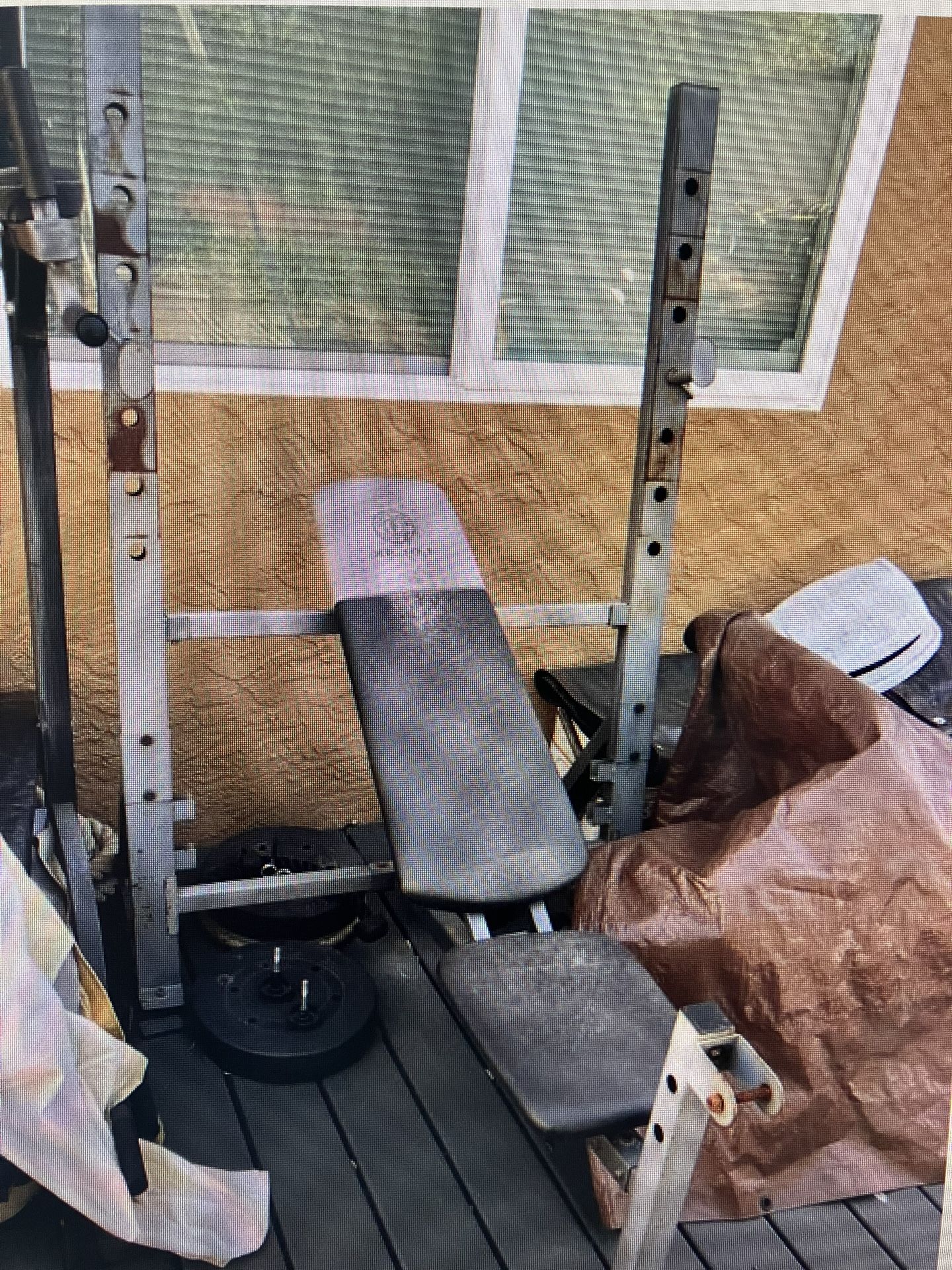 Gold’s gym bench press