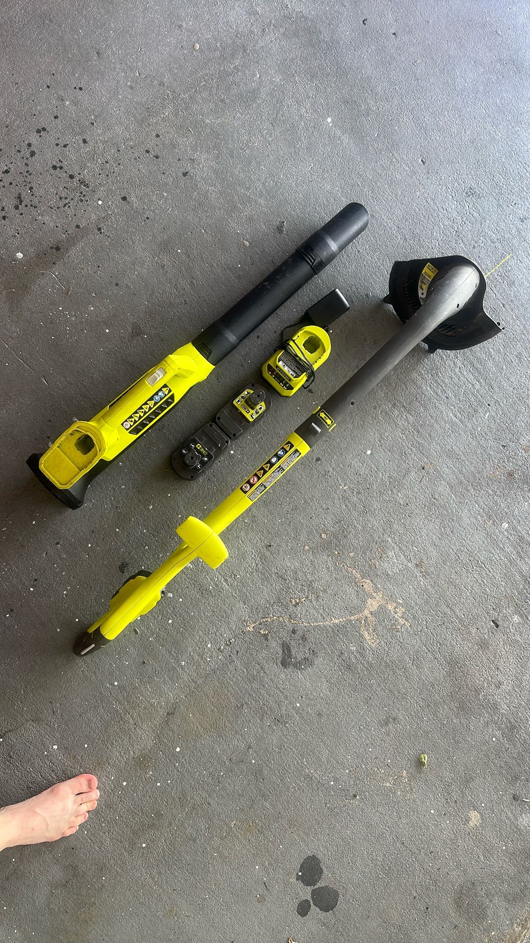 Weed Eater And Leaf Blower Ryobi Battery Powered