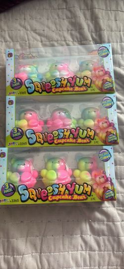 Saveesh Yum Cupcake Bear 3 Pack Tie Dye Squishies