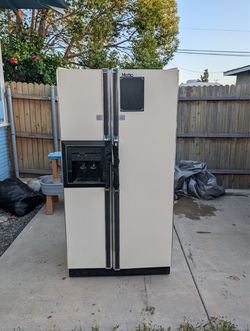 Vintage Kenmore Coldspot refrigerator Circa 1990