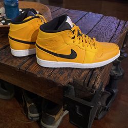 Air Jordan  University Golds Size 10.5