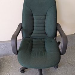 Swivel Adjustable High Back Executive Office Chair. Posturepedic, Extremely Comfortable, Classy Military Green Color. Almost New, Excellent Condition!