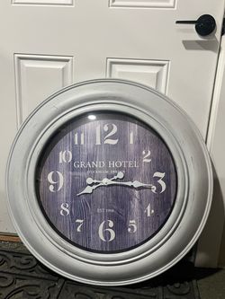 Wall Clock excellent condition