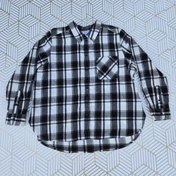 Woman's Time & Tru Black & White Plaid Button-Up Long Sleeve Flannel 