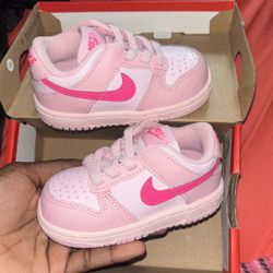 Medium Soft Pink/Pink Foam/Hyper Pink Dunks