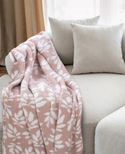 New! RT Designer's Collections Plush Throw