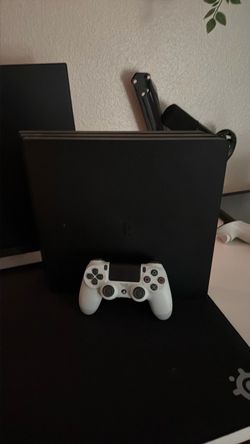 PS4 Pro Gaming Console
