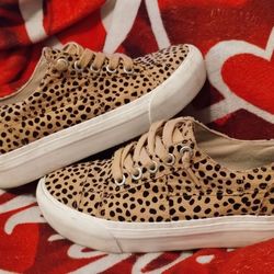 Blowfish Malibu woman's leopard print slip on shoes