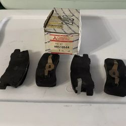 Genuine Mitsubishi Disc Brake Pad Set Rear MR510544