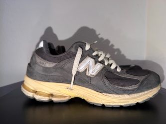 New Balance 2002r