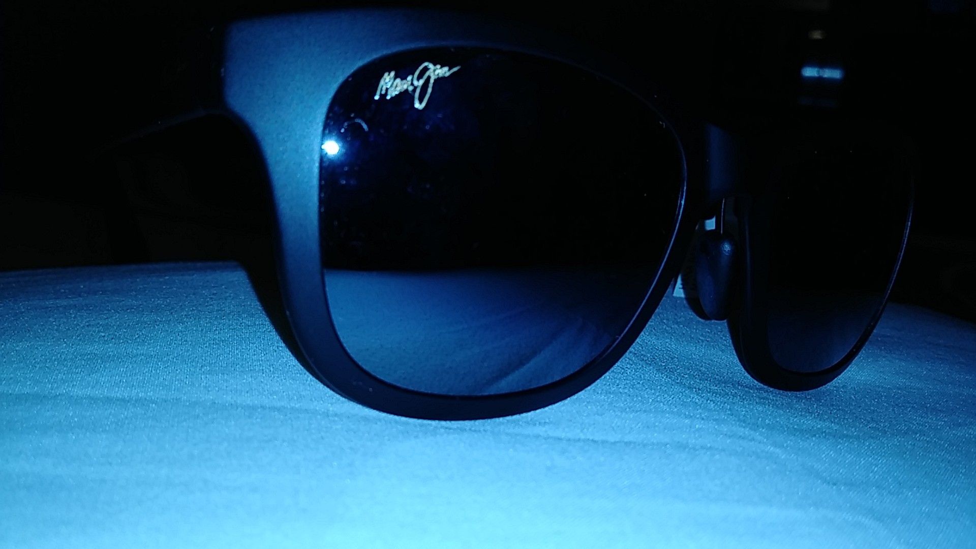 Brand new Maui Jims (Hana Bay) blk on blk ...very nice ...!!!!