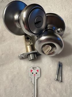 Satin-Finish Residential Door Knob Set in Silver