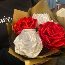 4 count red and white bouquet