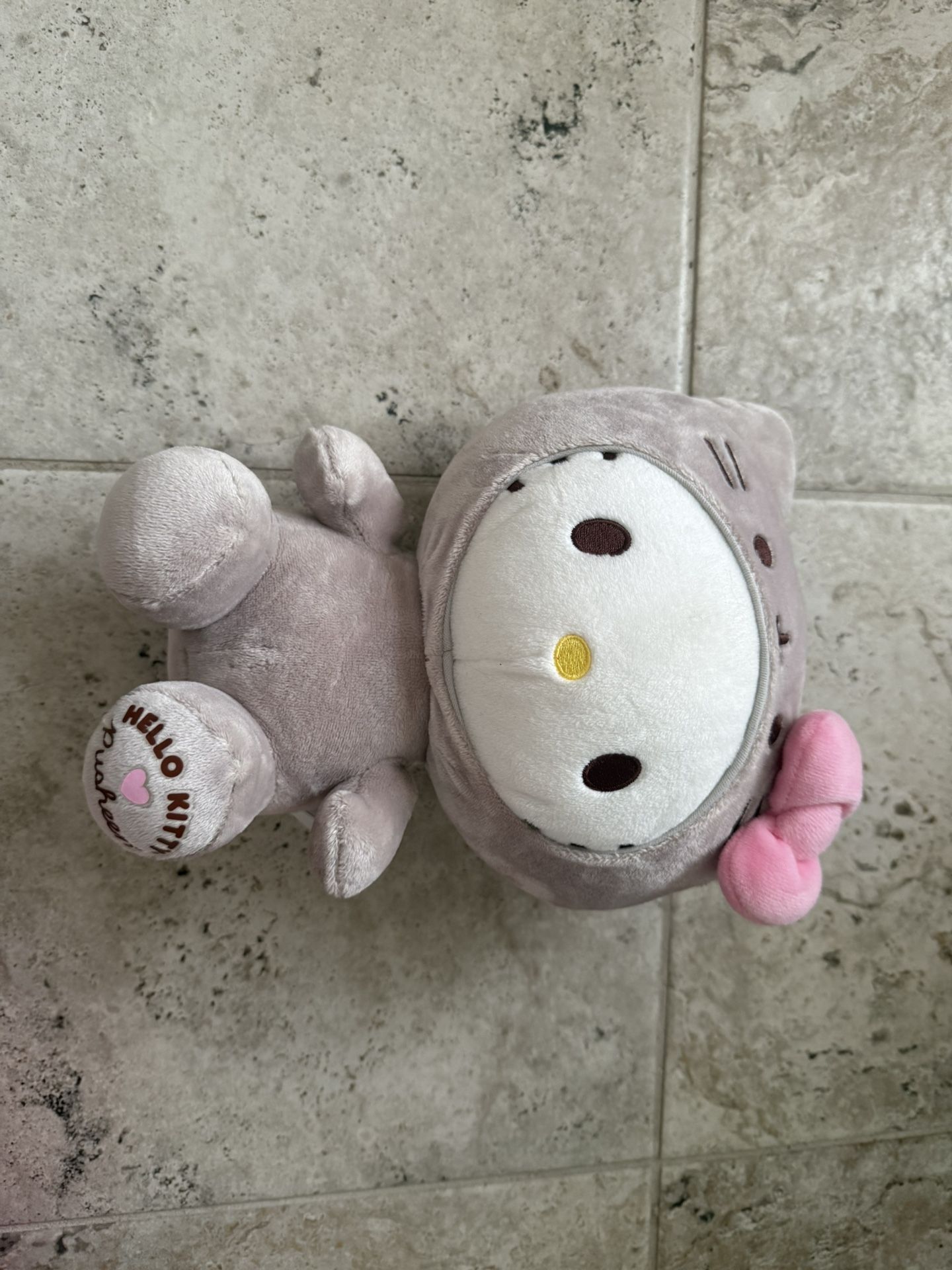 hello kitty x pusheen