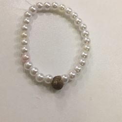 Cute White Bracelet With Seashell