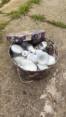 Mixed Lot of Light Bulbs