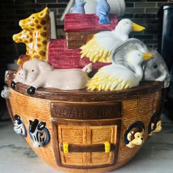 Noah's Ark Ceramic Cookie Jar with lid by Harry & David 
