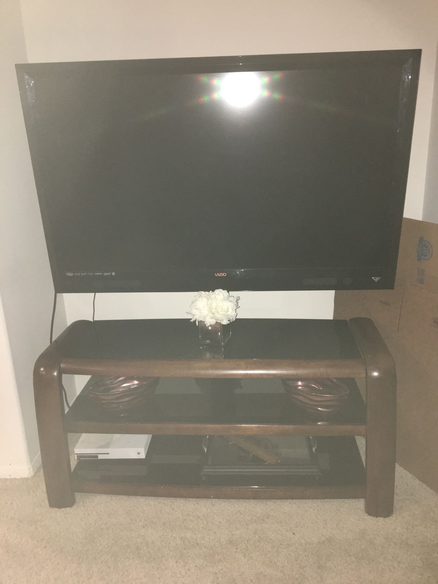 Glass Tv stand , holds up to 60 inch Tv , Tv not included