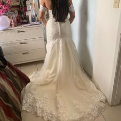 $190 OBO - Wedding Dress, Garter, Veil, Garment Bag