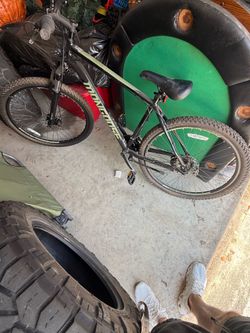Mongoose Hardtail Mountain Bike (black/green)