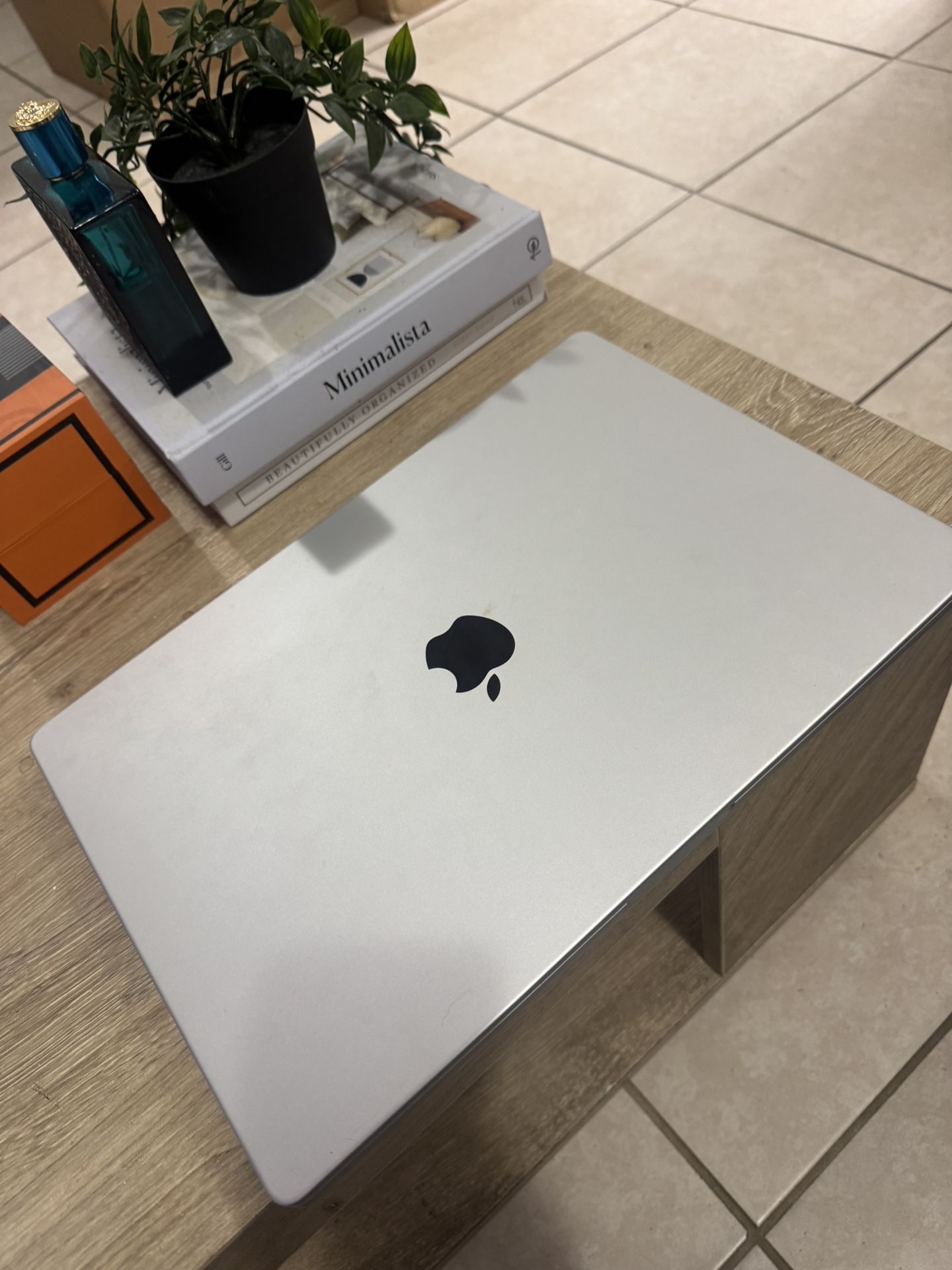 MacBook Pro 16” M2 32GB 1TB – Excellent Condition