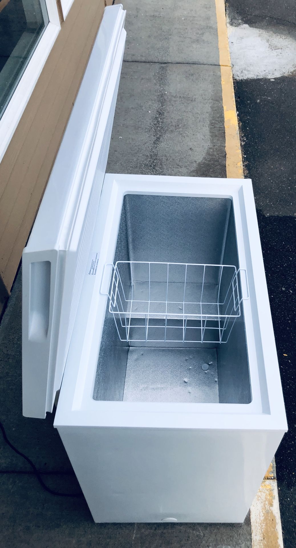 Idylis 7.1cu ft Manual Defrost Chest Freezer White for Sale in Everett