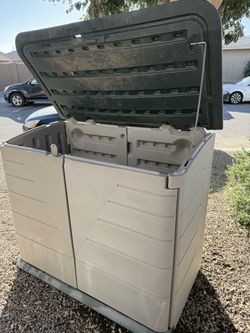 Rubbermaid Horizontal Resin Storage Shed