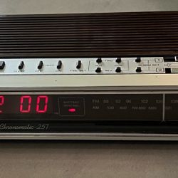 Vintage Realistic Chronomatic 257 Model 12-1564 AM/FM Radio Alarm