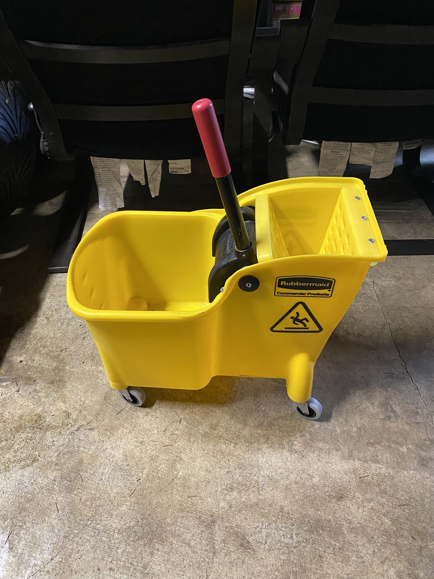 Small Rubbermaid Mop Bucket