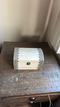 Jewelry box