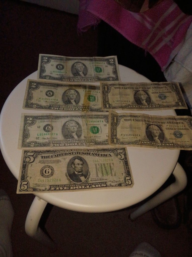 Anybody Interested In These Bills I'm Getting To Go For A Good Price Let Me Know I'm Going To Put $1 To Start Going Up