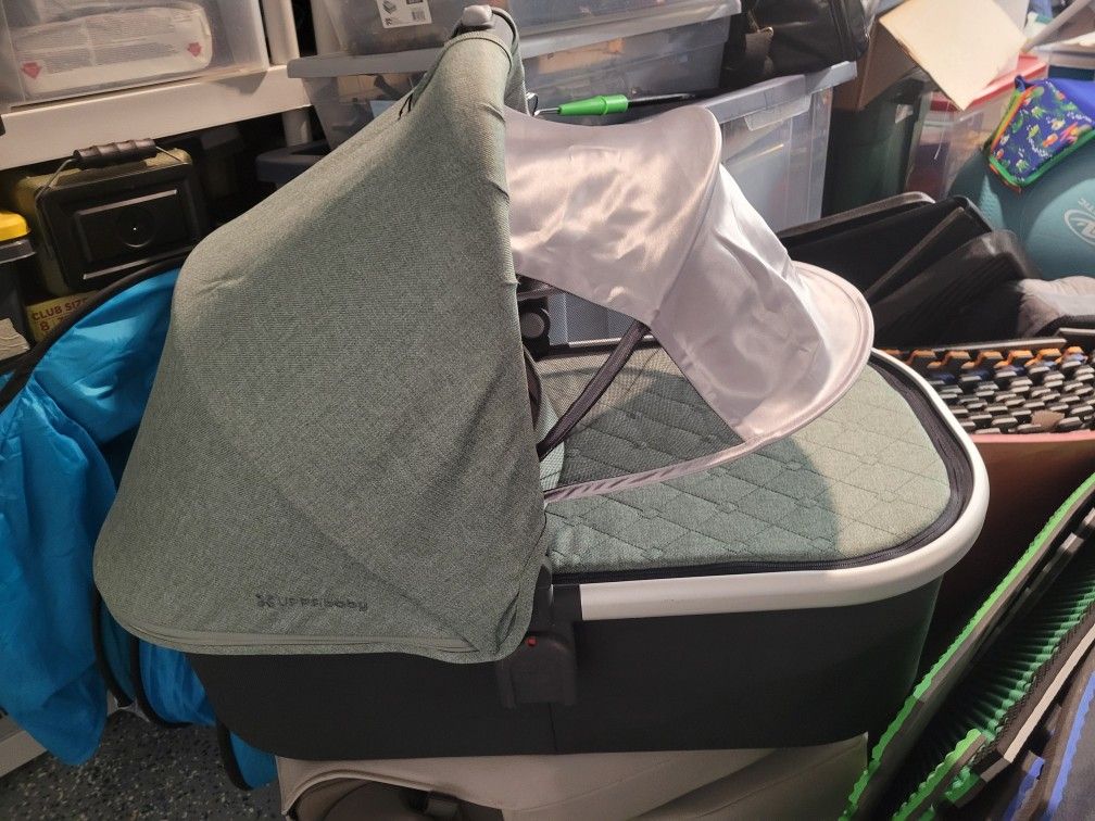 Uppababy Vista Bassinet AND Carseat