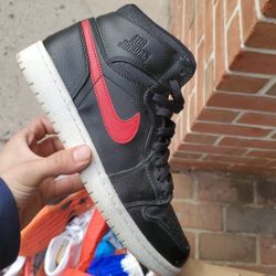Jordan 1 Mid 