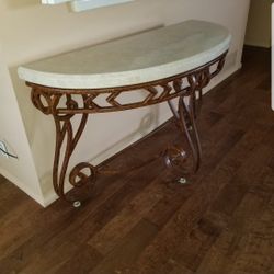 Beautiful End Table New Condition Marbel Top