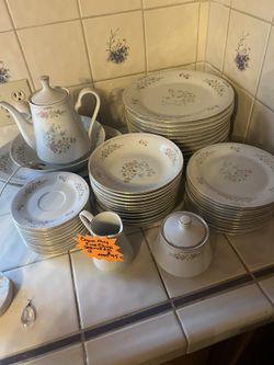 Crown Ming fine China service for 12 dinnerware set
