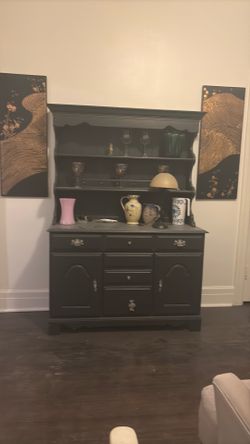 Hutch 2 pieces