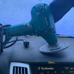 ——— MAKITA sander Corded