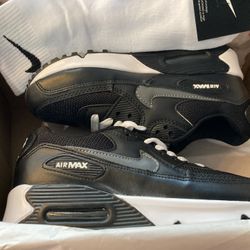 New Air Max 90- 4Y 5.5 Women’s 