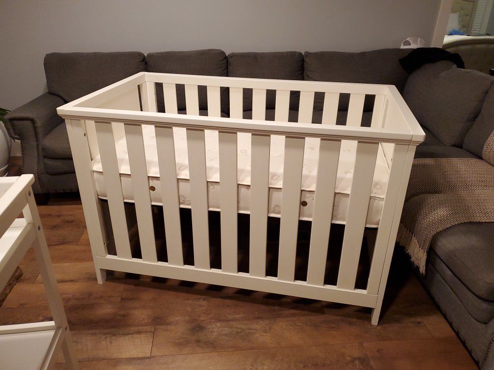 Imagio Baby Casey Crib and Changing Table in White