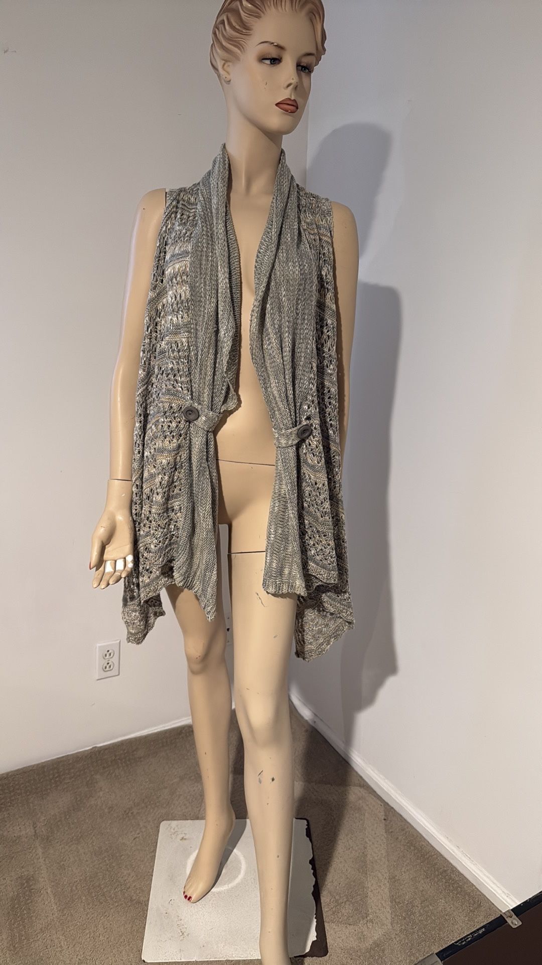 Sweater/vest/cardigan