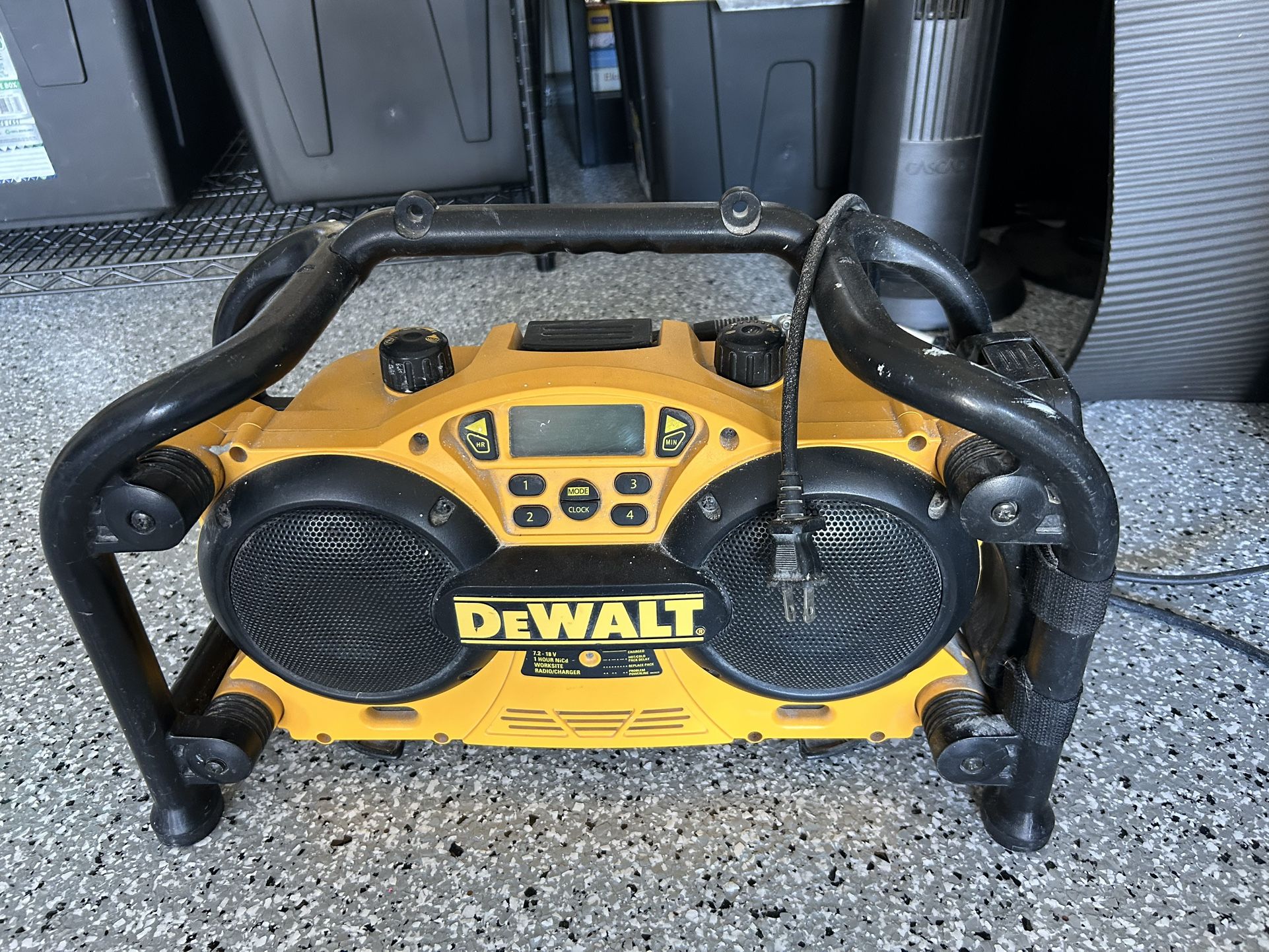DEWALT RADIO