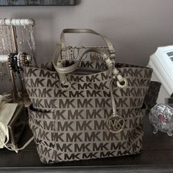 Micheal kors bag 