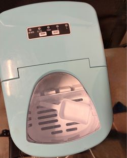 Frigidaire Countertop Ice Maker 26 lb. Daily (Light Blue w/ Scoop)