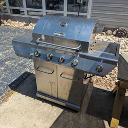 Nexgrill BBQ Barbecue Grill 4-burner With Side Burner. Stainless Steel. 